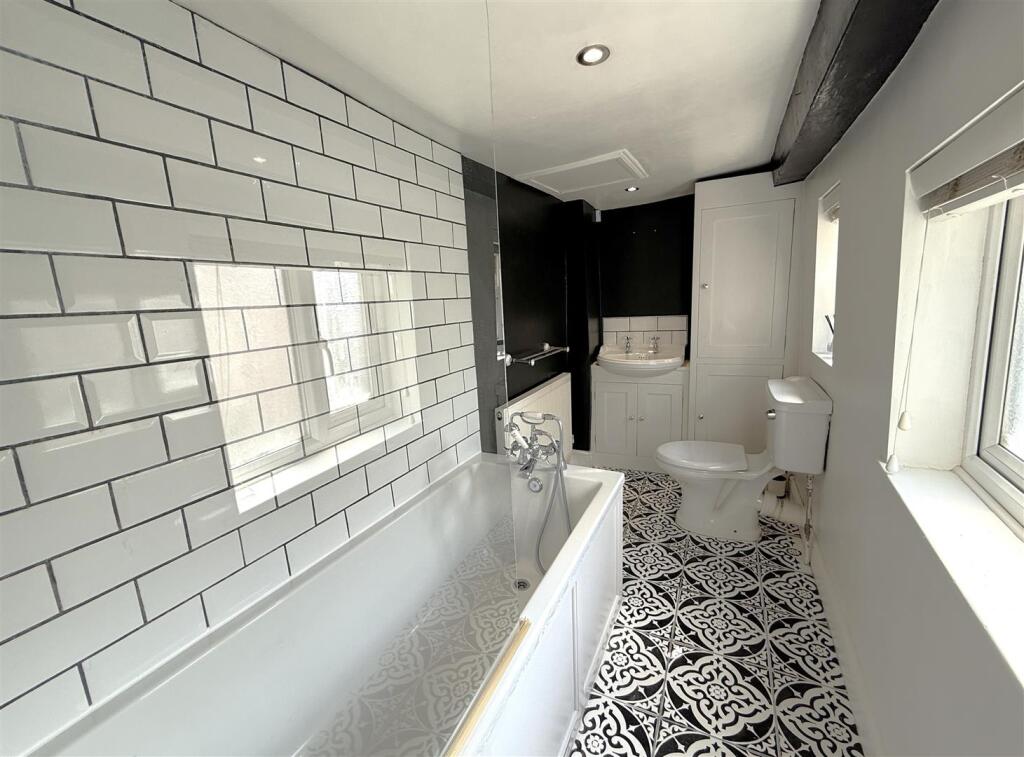 Bathroom.JPG