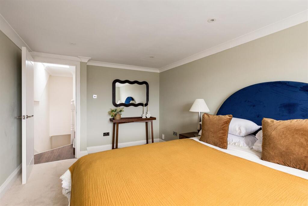 Leasowes Road E10