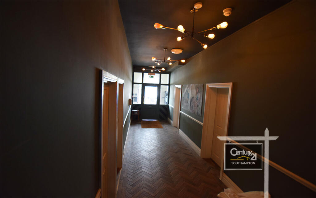 COMMUNAL ENTRANCE HALL