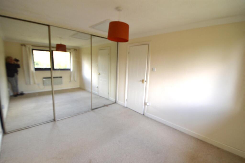 bedroom.JPG