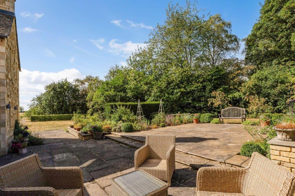 September Cottage - Patio Garden.jpg