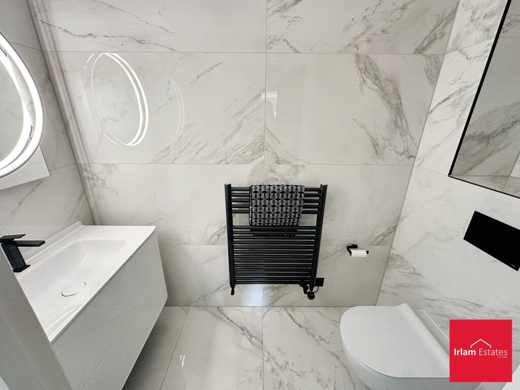 Bedroom 1/Dresser/Ensuite