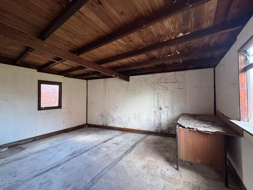 Garage 2.jpg