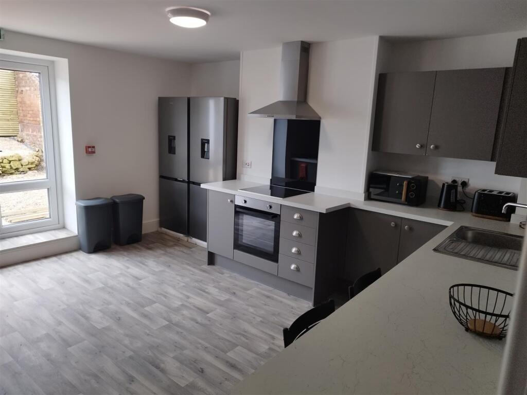 kitchen2.jpg