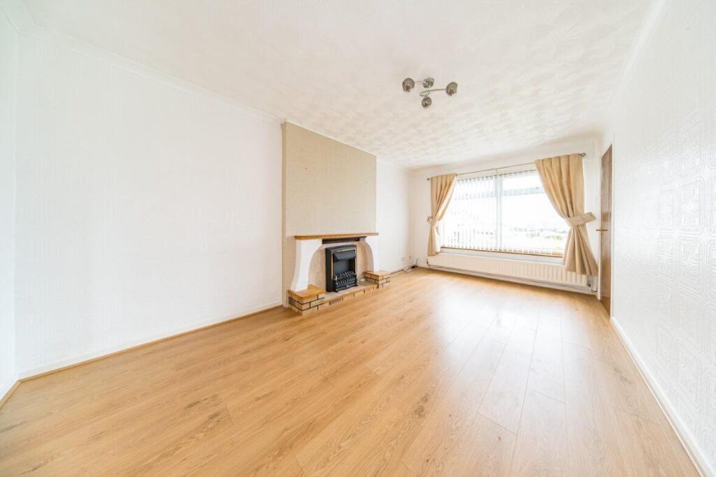 16 Tern Way lounge 2.jpg