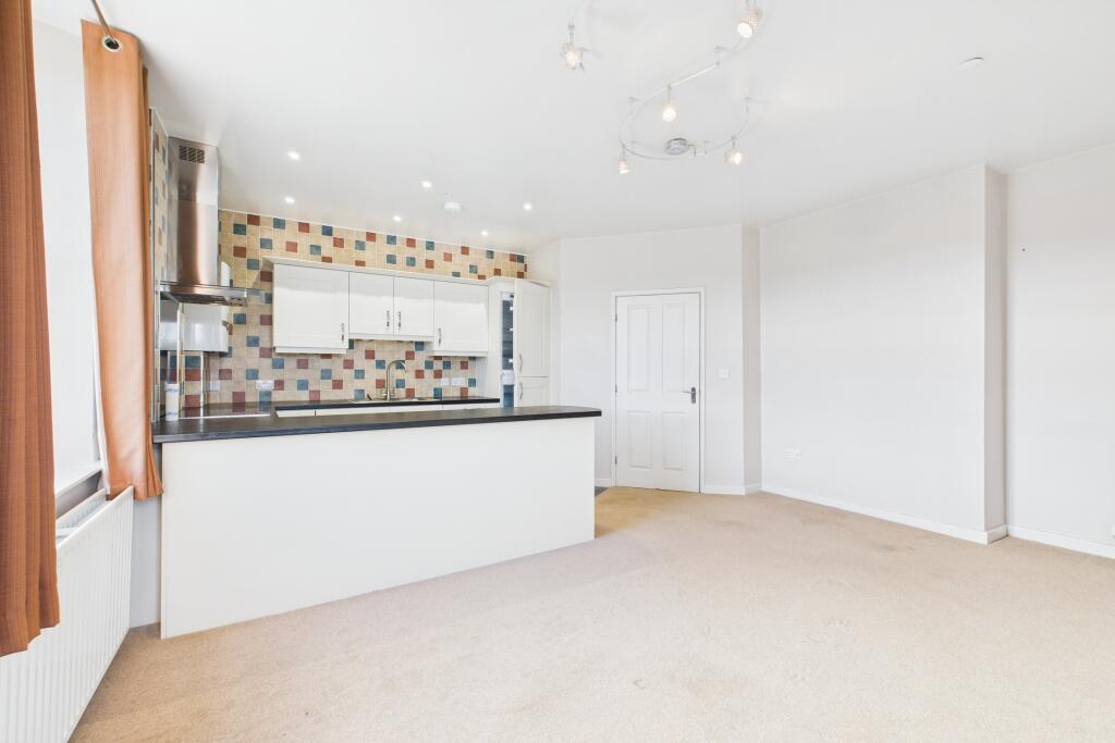 CAM04201G0-PR0056-STILL002