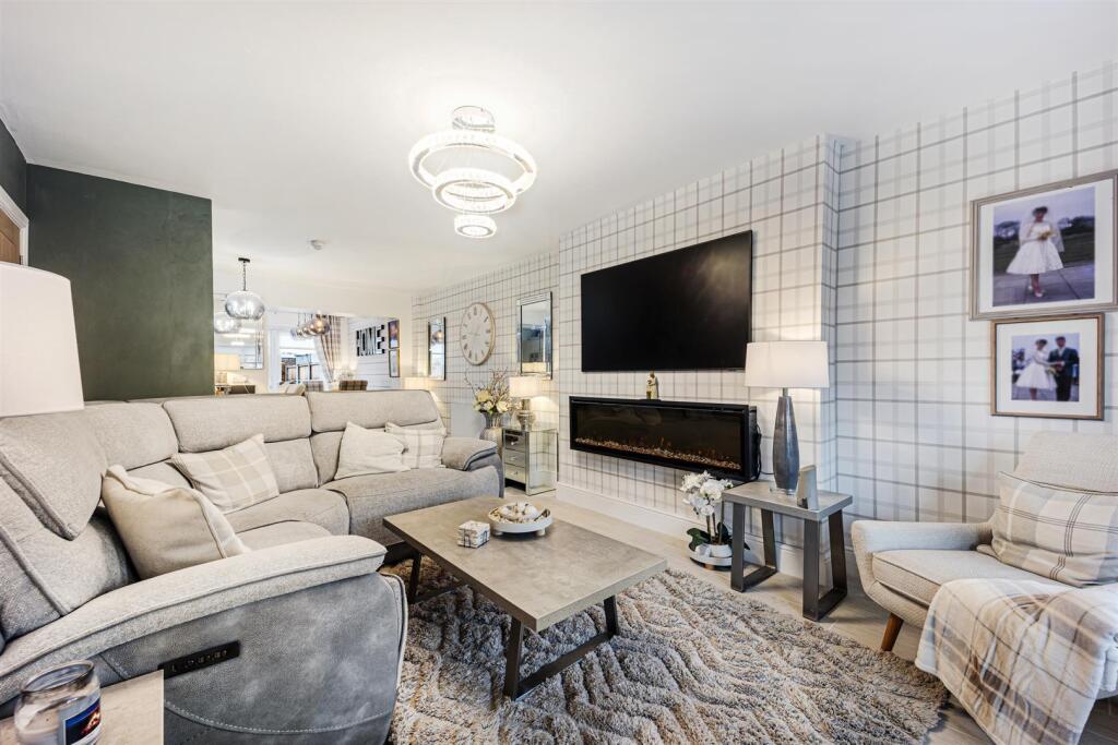 1 Thorndyke Close-19.jpg