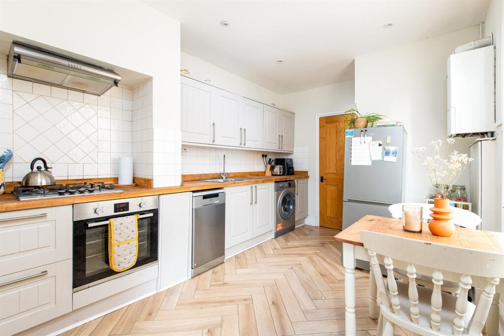Kitchen_1.jpg