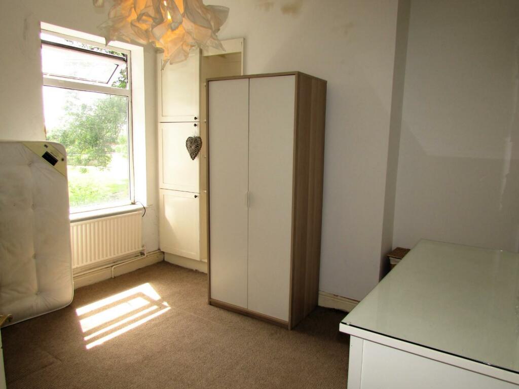 GraftonSt70bed2.JPG