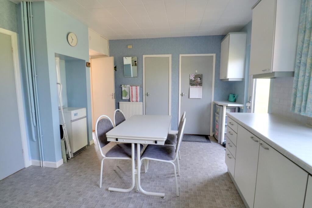 KITCHEN/BREAKFAST ROOM