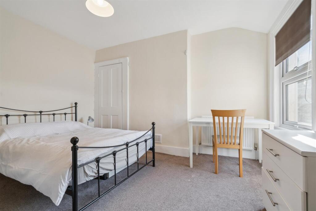 16b Gambole Road, London bedroom 2.jpg