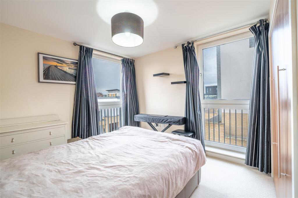 bedroom.one.jpg