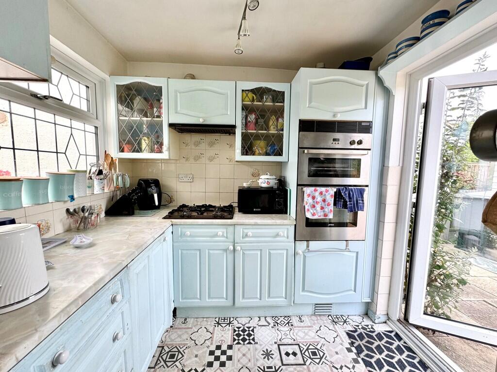 10 Glastonbury Ch...