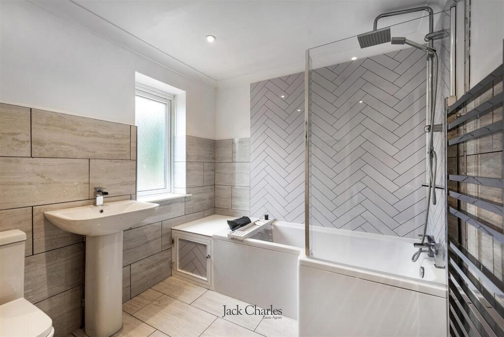 3 Alma Place, Hadlow, TN11 0DH  008.jpg