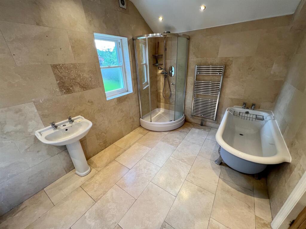 Clifton20.Bathroom.jpg