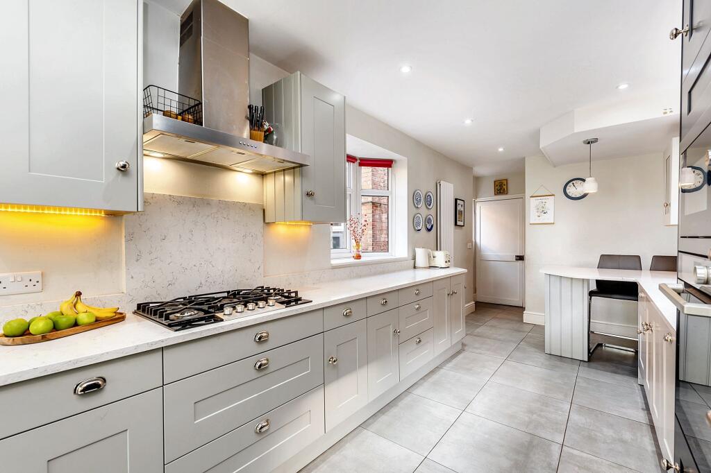 Kitchen/dining/lounge