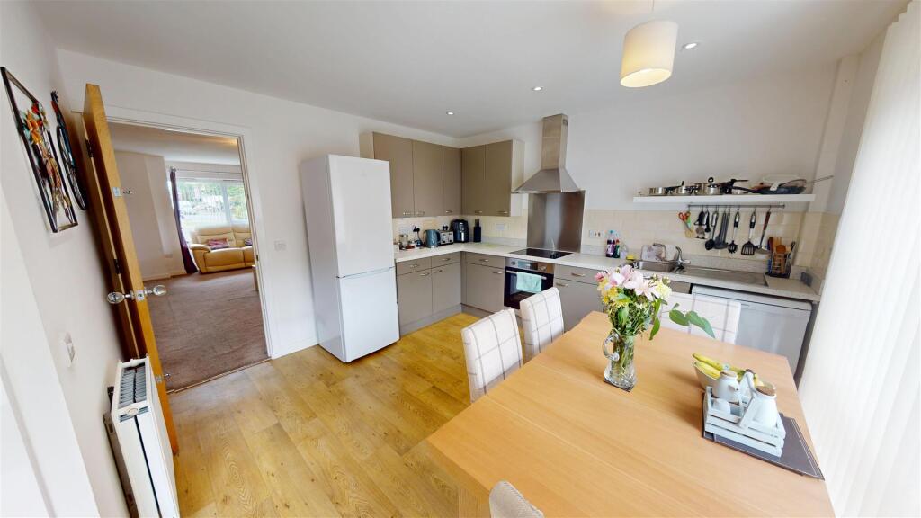 Victoria Avenue Kitchen Diner