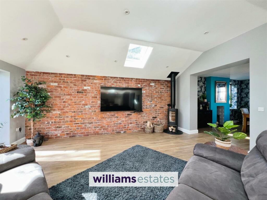 Kitchen/Open Plan Living Area