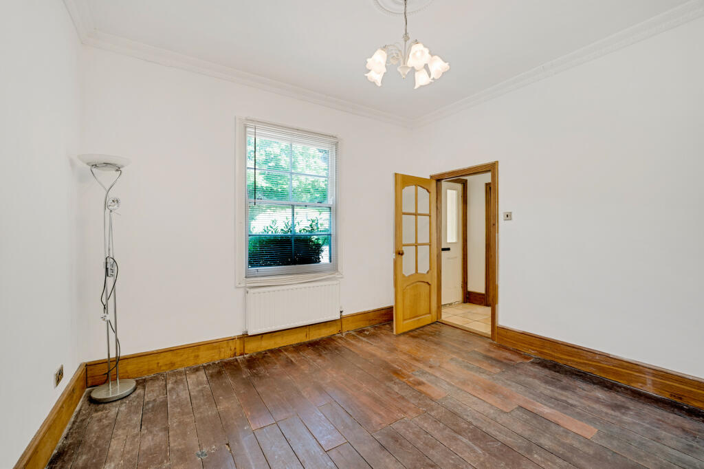 Reception/Bedroom 4