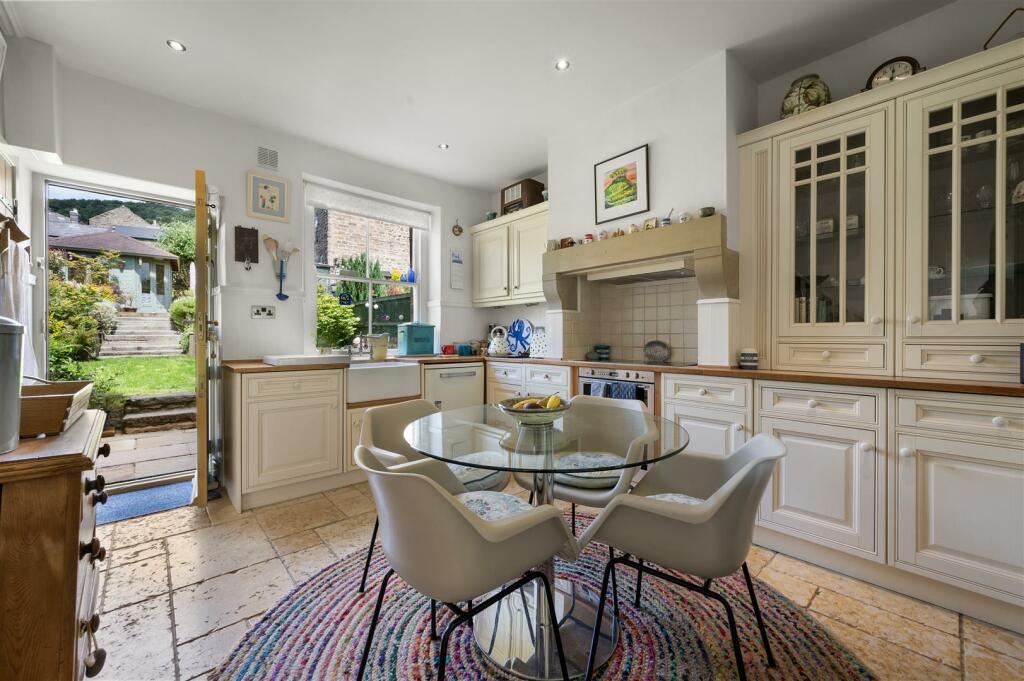 Kitchen-diner to garden.jpg