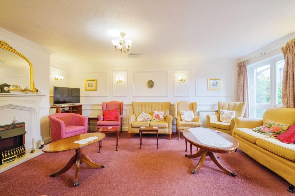 COMMUNAL LOUNGE
