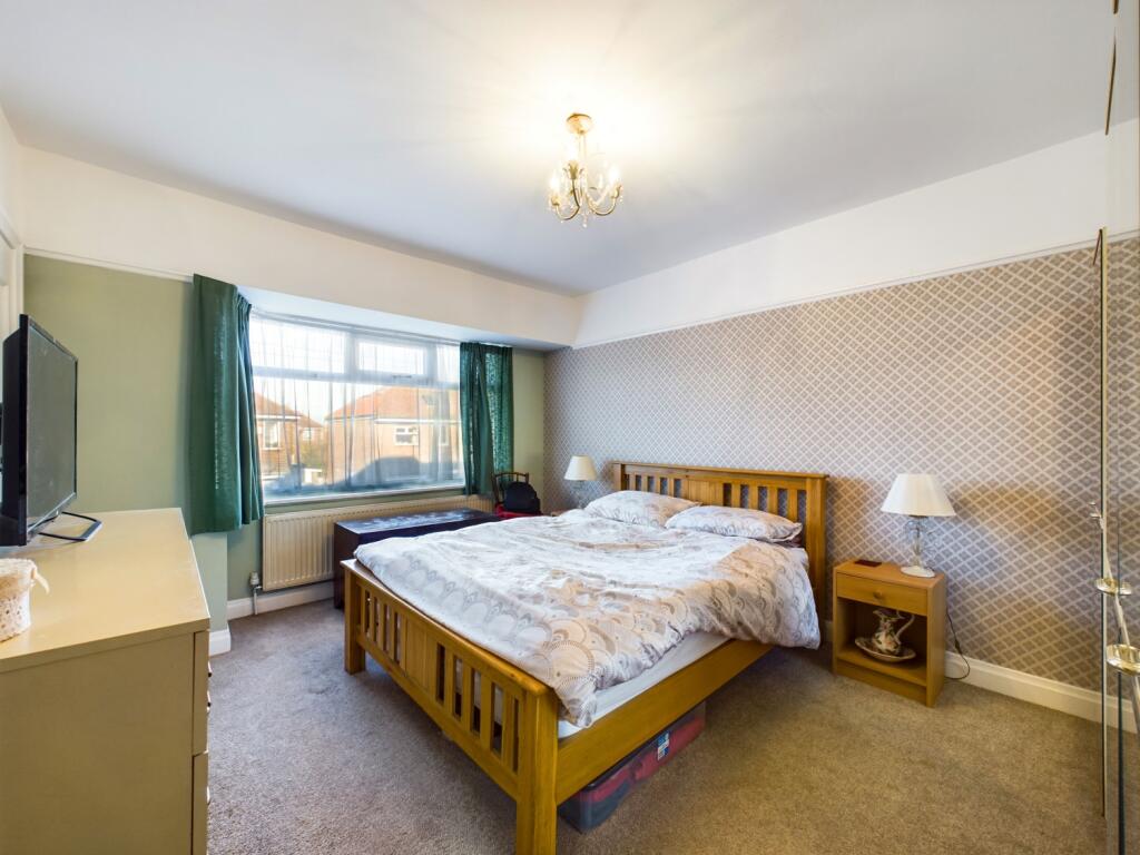 CAM03162G0-PR0195-STILL010