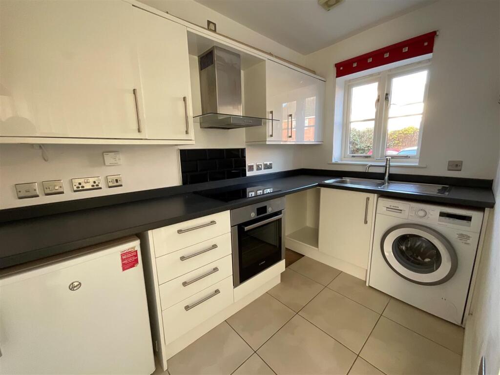 17 The Sq kitchen.jpg