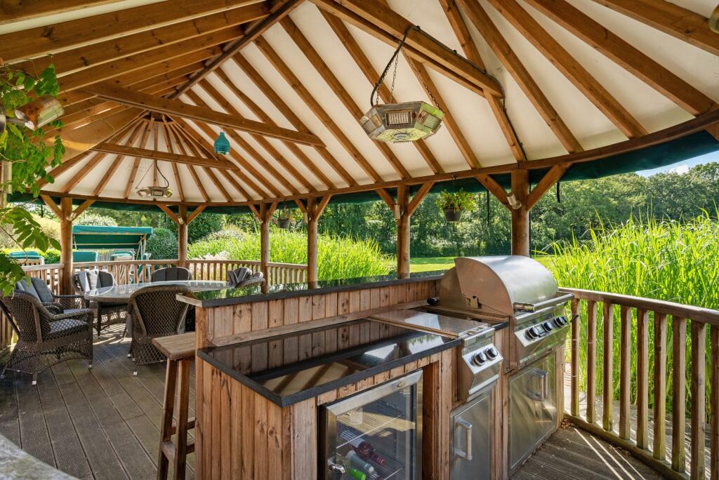 Outdoor Kitchen
