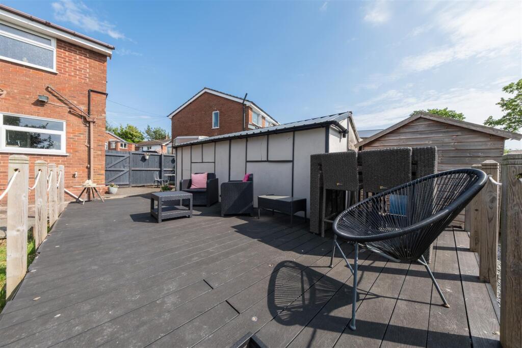 28 Oathills Drive-035.jpg