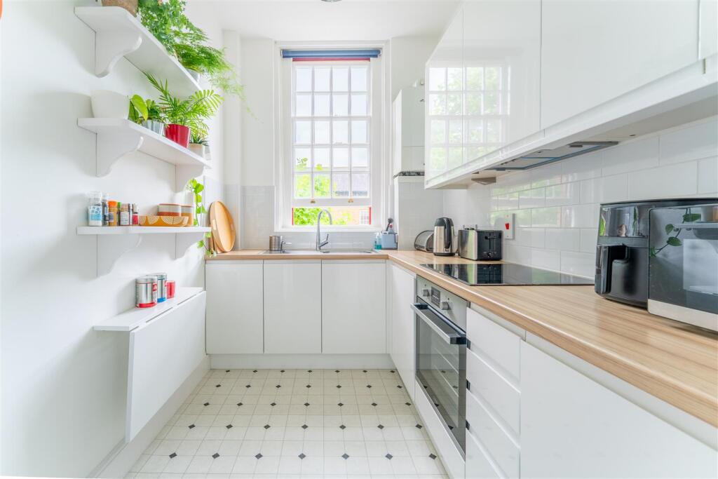 17 Osterley Kitch 2.jpg