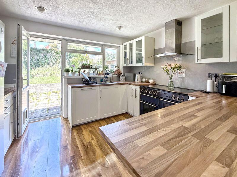 Kitchen / Breakfast Room