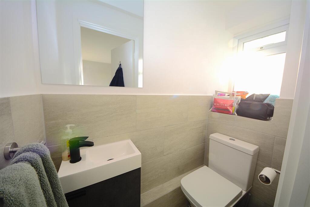 Bathroom 2.jpg