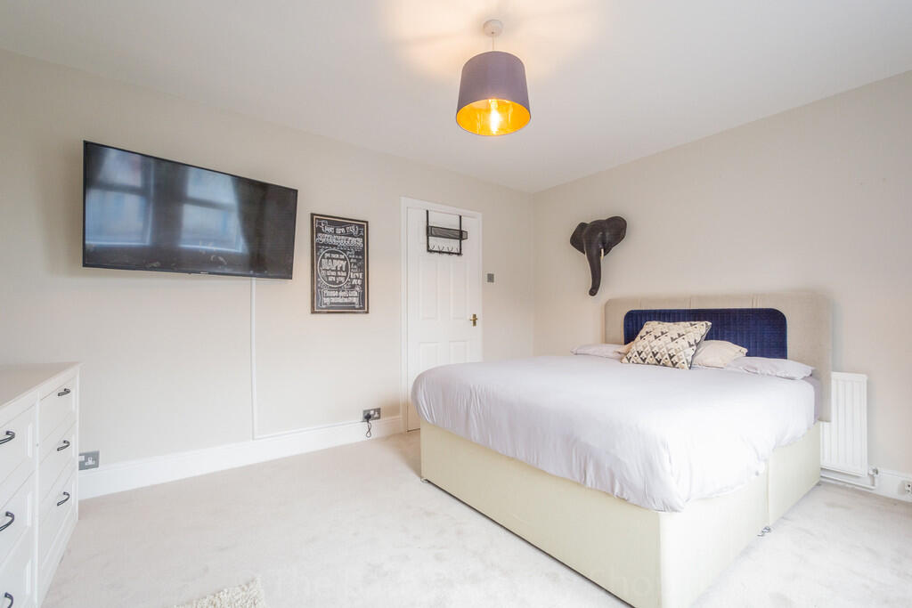 27 Combe Road New...
