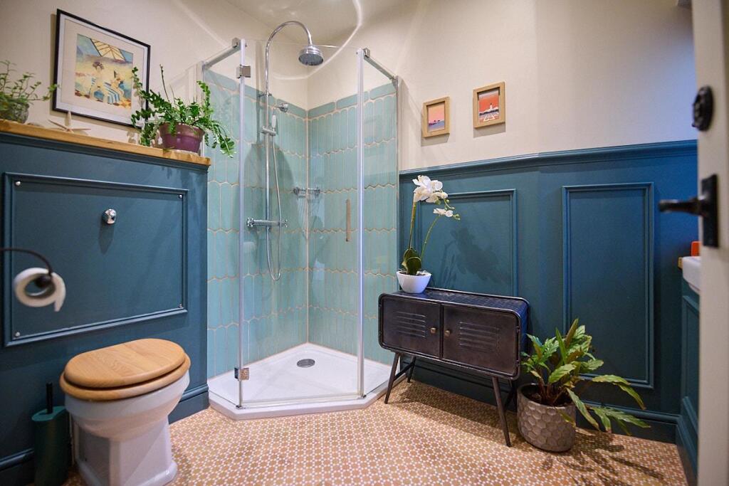 BA15_2HG BATH 2 LO RES_ 2.jpg