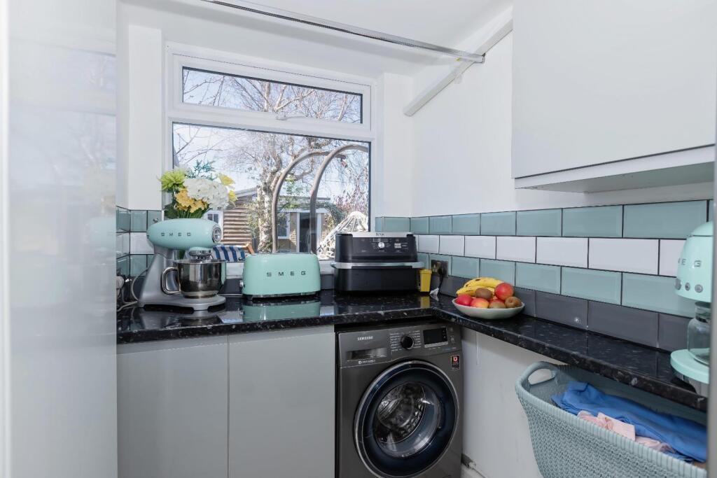 Bristol Avenue_11.jpg