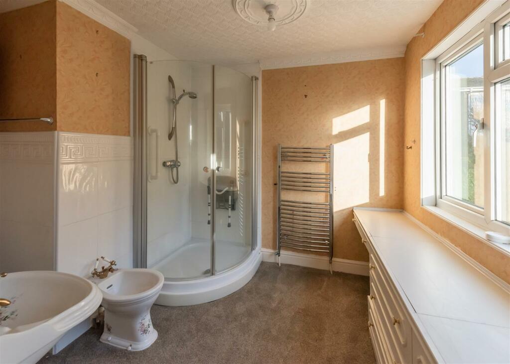 50 Bramstead Avenue-bed1 ensuite1 JAN24.jpg