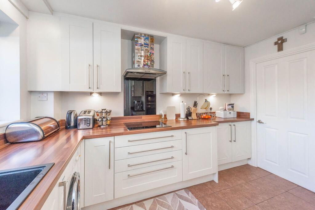 KITCHEN DINER AND LOUNGE