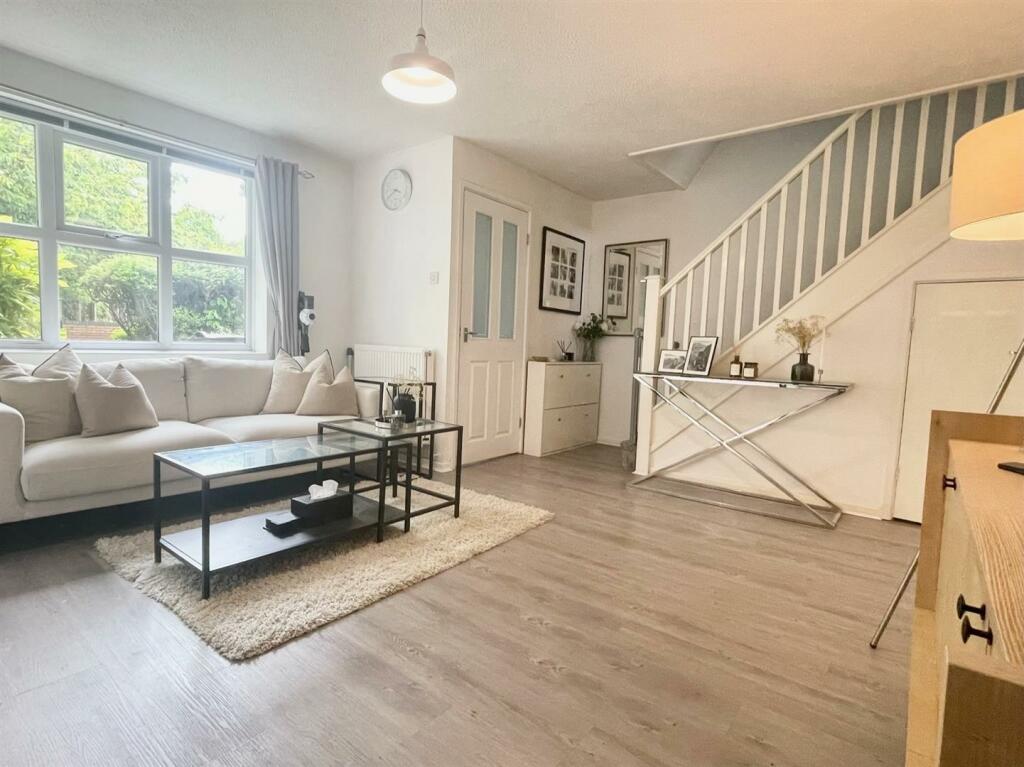 Living room 2.jpg