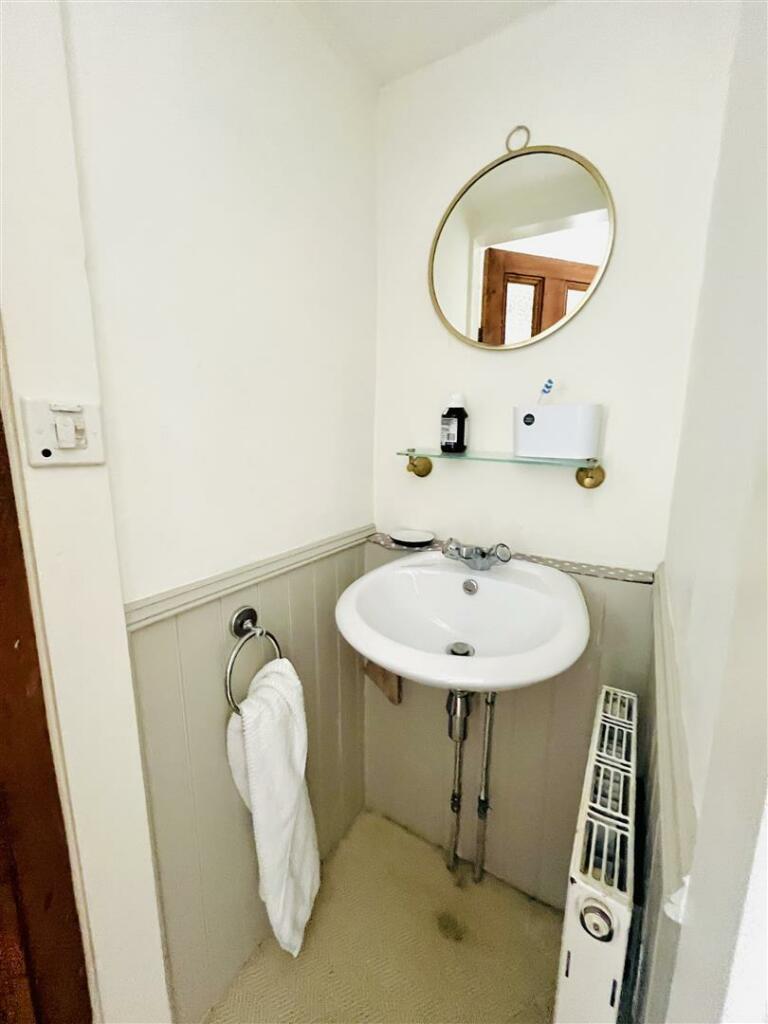 En Suite wash hand basin