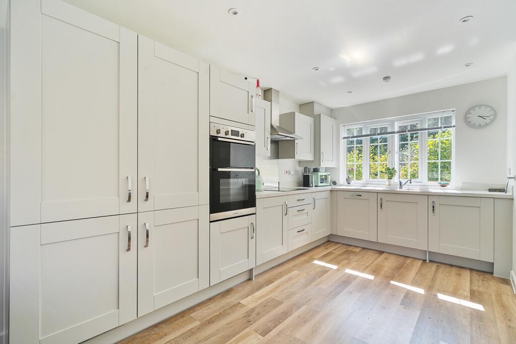 1323994-10-6870bde65bb92