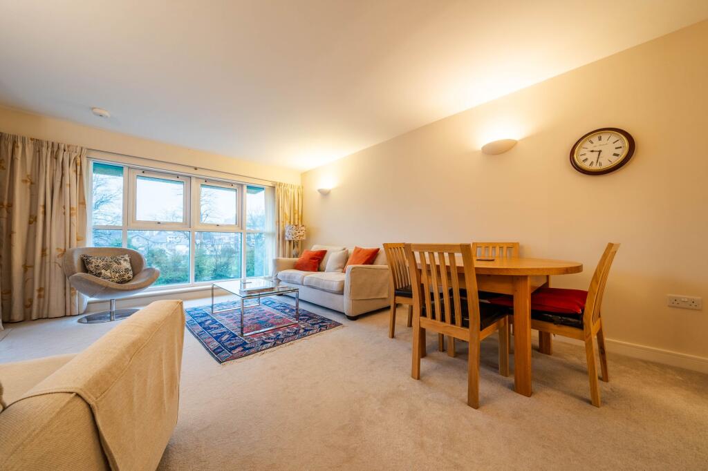 OPEN PLAN LIVING AREA
