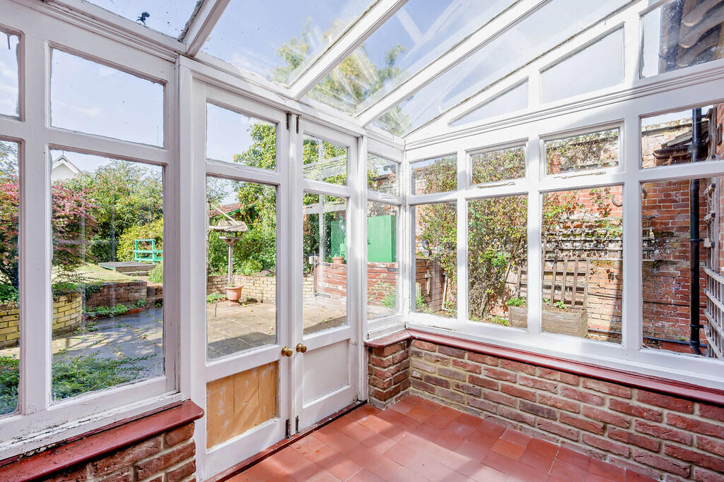 8662260-interior1...