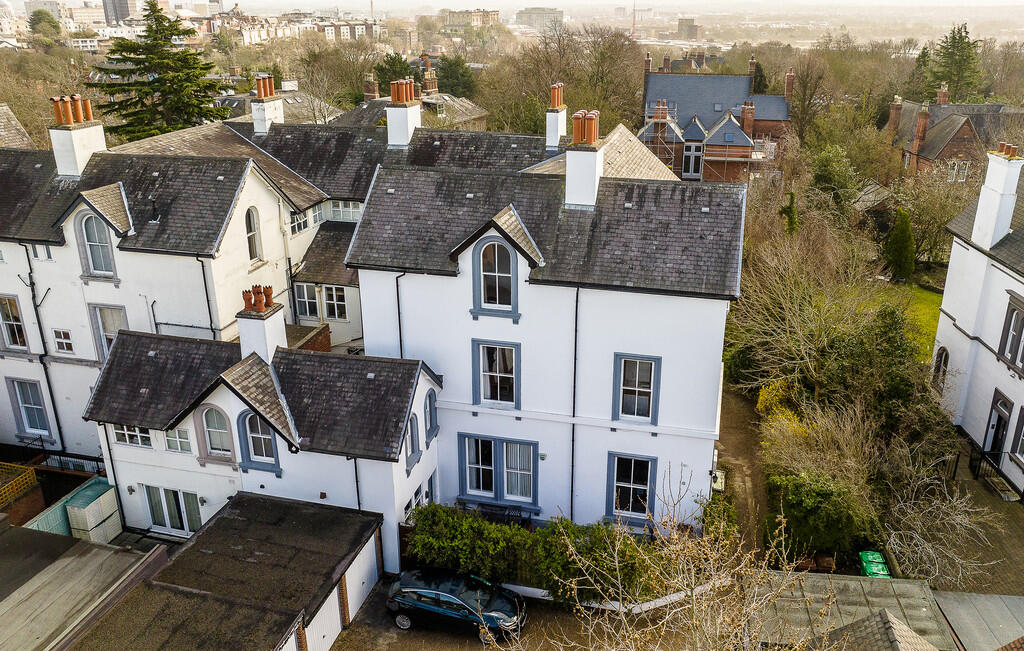 6 Pelham Lodge 00...