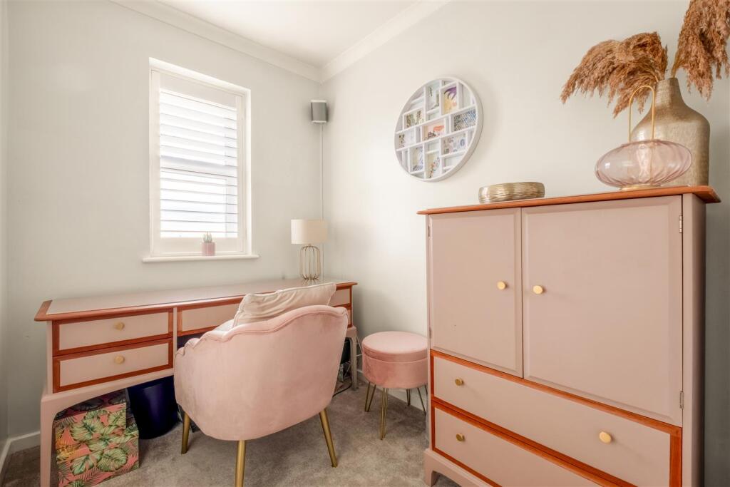 9 Blackthorn Close_11.jpg