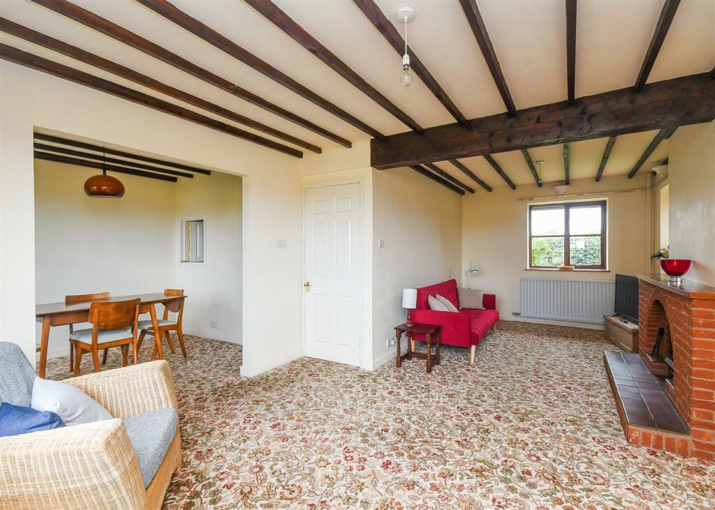 4 Beamish Lane - Lounge (2).jpg