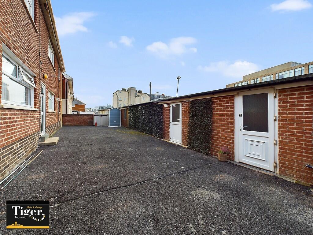 CAM02176G0-PR0429...