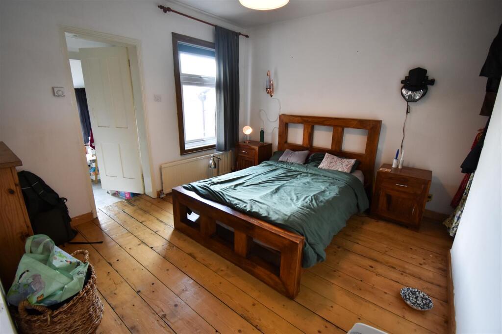 BEDROOM 1 - Copy.jpg