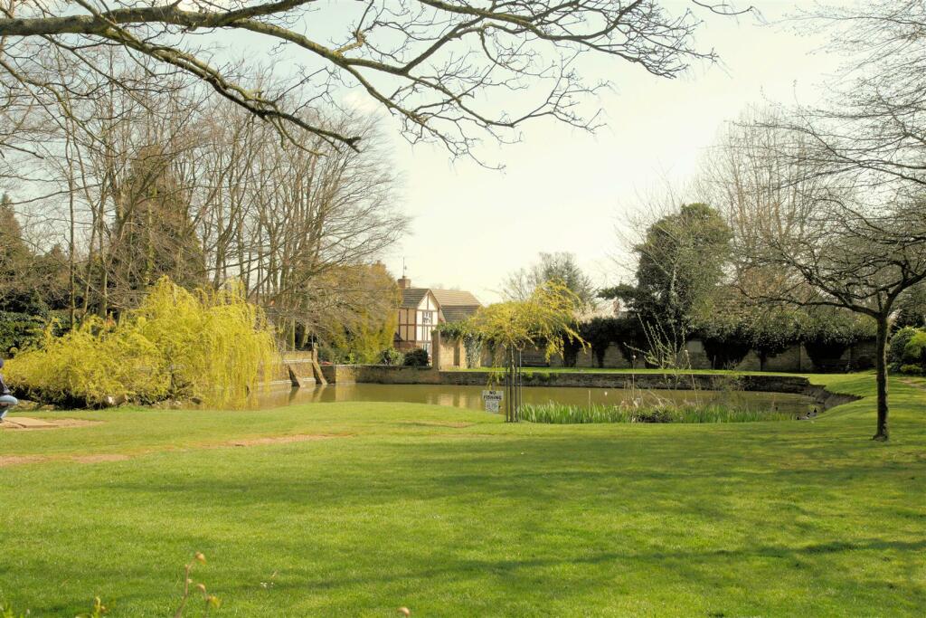 Toddington Village Pond.jpg