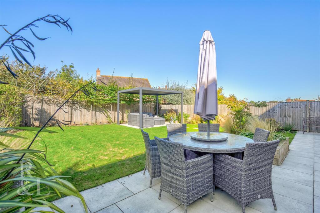 5 Killerton Park Drive (34).jpg