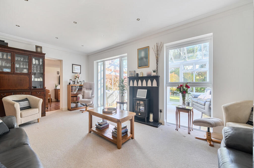 1370688-12-68fb66...